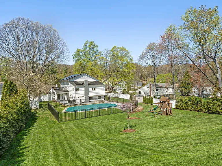 11 Guyer Rd — Photo 3