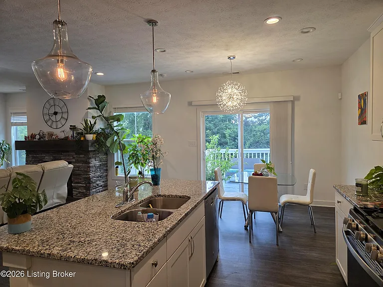 10325 Truman Way — Photo 15
