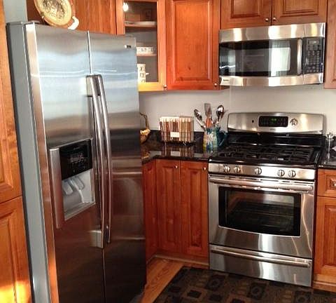 Kitchen with granite / stainless