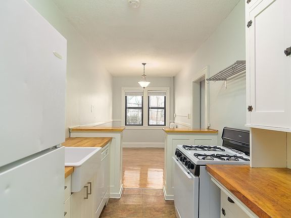5th image of 1524 Portland Ave #312