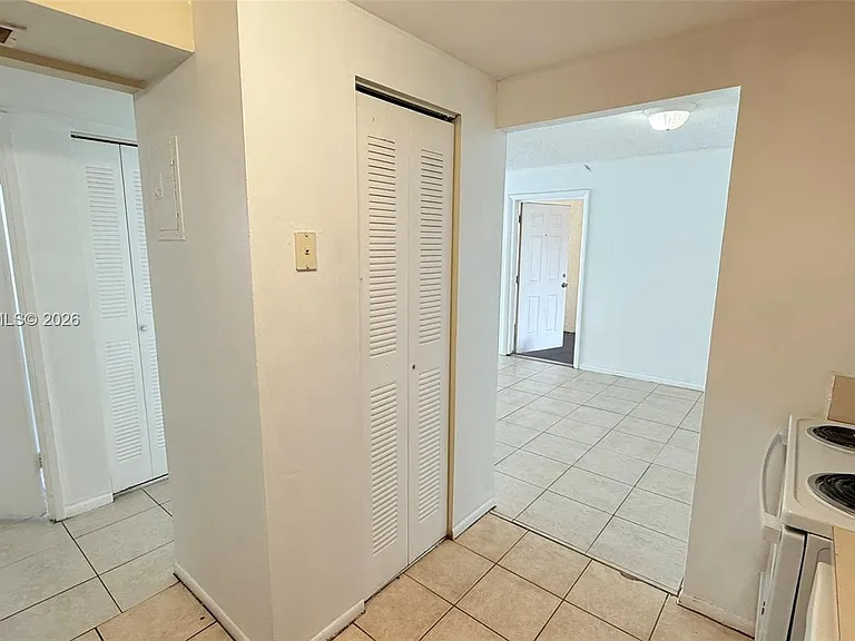 415 Executive Center Dr #203 — Photo 6