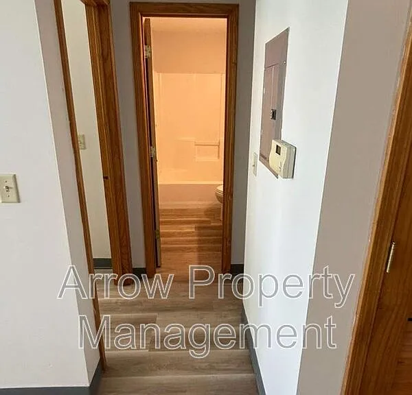 731 E Crawford #3B — Photo 4