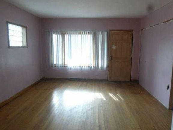 5th image of 5346 W Waveland Ave