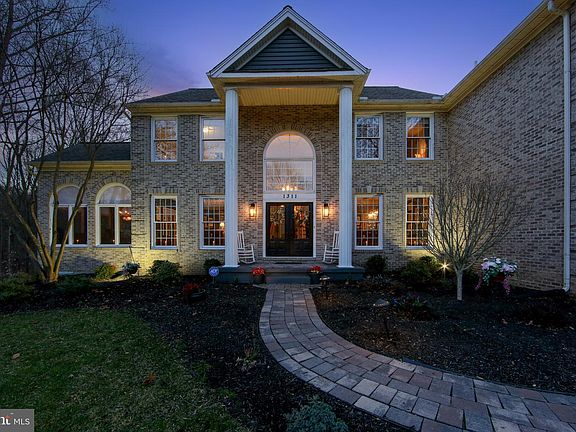 3rd image of 1311 Richmond Pl