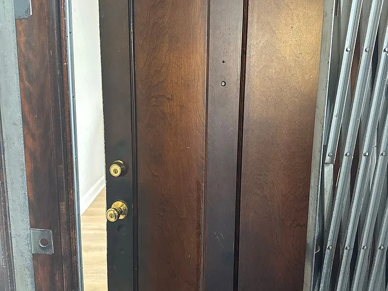 SPACIOUS 2 BEDROOM APARTMENTS AVAILABLE — Photo 32