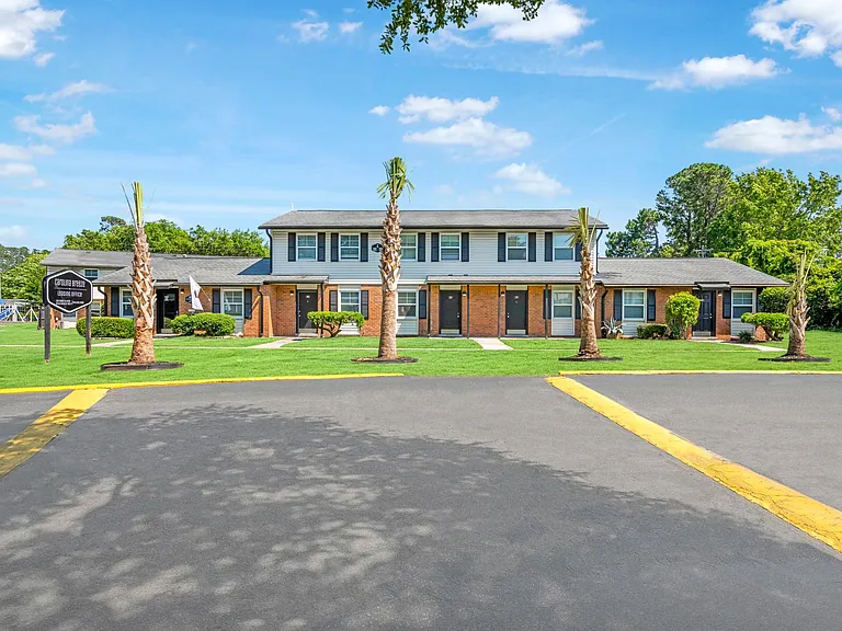 Carolina Breeze Apartments — Photo 8