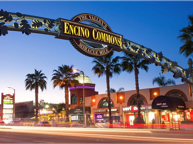 The home is a mile from Encino Commons and all its restaurants and shops.
The Encino Commons part of Ventura Blvd, and beyond, has grocery stores, retail shops, banks, bars, restaurants, cafes, coffee shops, gas stations, gyms, hair & nail salons.