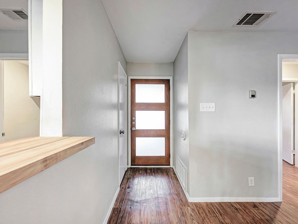 1st image of 2106 Nickerson St Unit 103