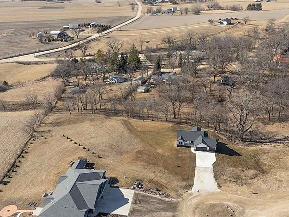 2nd image of 374 Arrowhead Ln