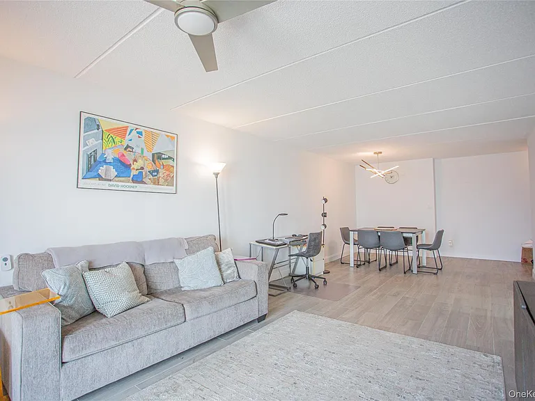 230 W Broadway #610 — Photo 7