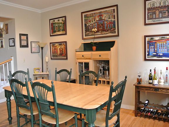 3rd image of 721 Ontario St APT 202
