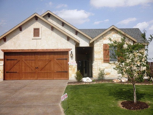 2nd image of 1219 Gruene Valley Cir