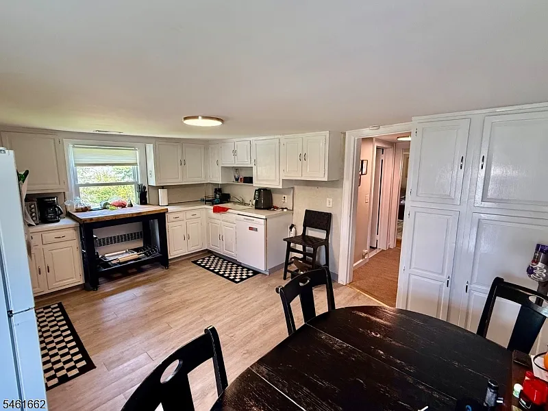 2 bed, 1.0 bath, $2,500 — Photo 4