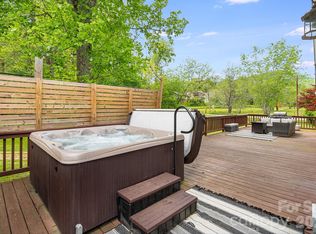 101 McFalls Rd, Asheville, NC 28805