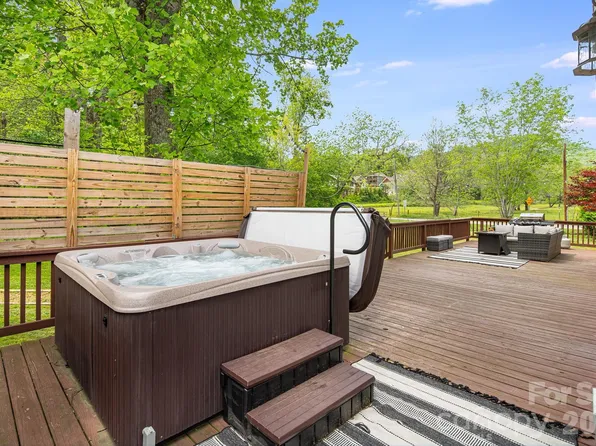 101 McFalls Rd, Asheville, NC 28805