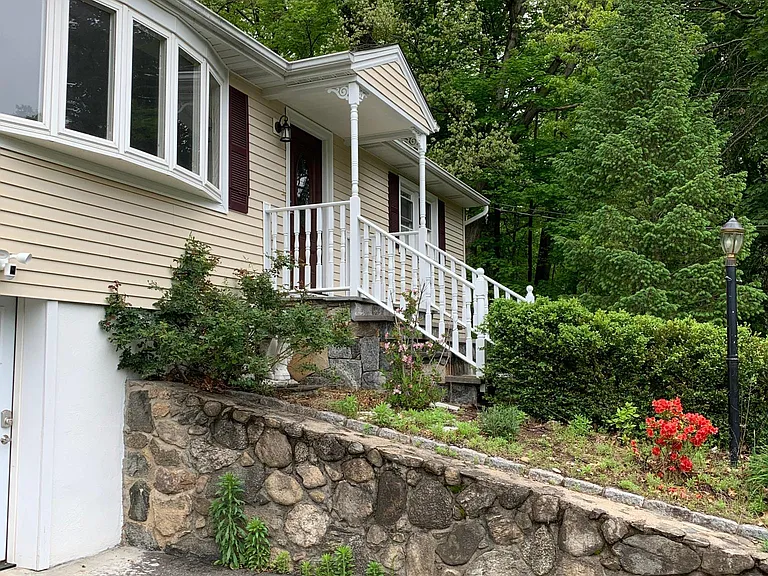 16 Clearbrook Rd — Photo 28