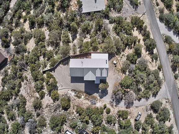 4th image of 4 Rushmore Rd