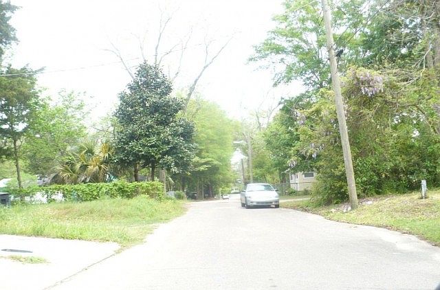 2nd image of 656 Dent St