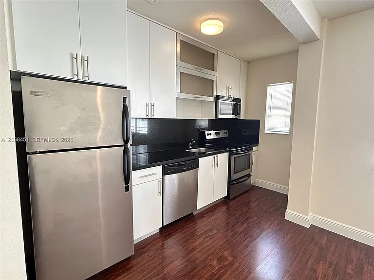 2931 Sheridan Ave #12 — Photo 3