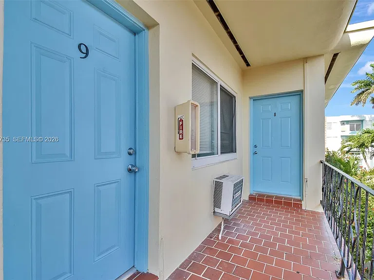 1135 Euclid Ave #202 — Photo 2