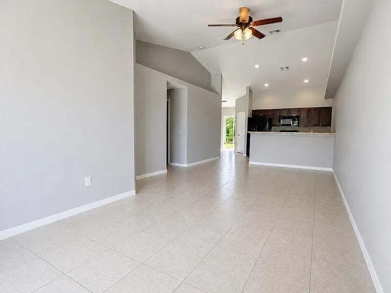 525 SE 4th Terrace Cpe — Photo 6