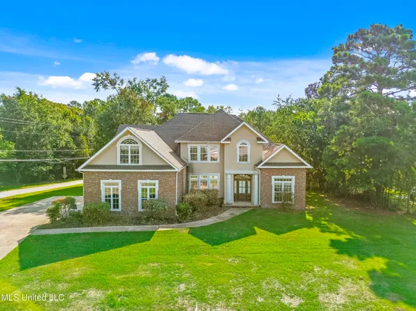1424 Wesleyan St, Gautier, MS 39553