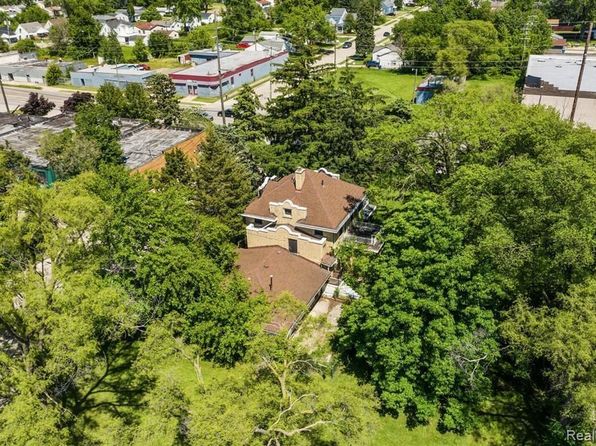 21855 Schoenherr Rd, Warren, MI 48089