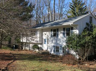7 Twinkle Rd, Airmont, NY 10901