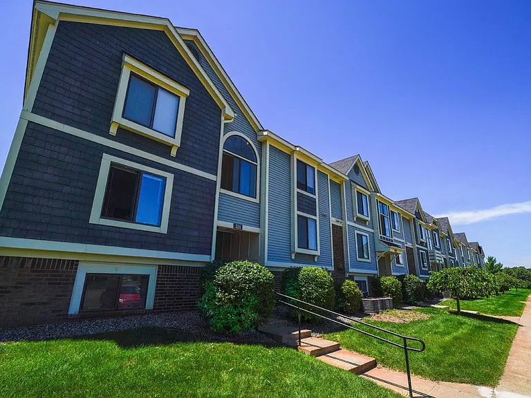 Pine Knoll Apartments — Photo 57