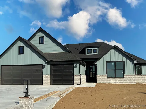 825 N 24th St, Collinsville, OK 74021