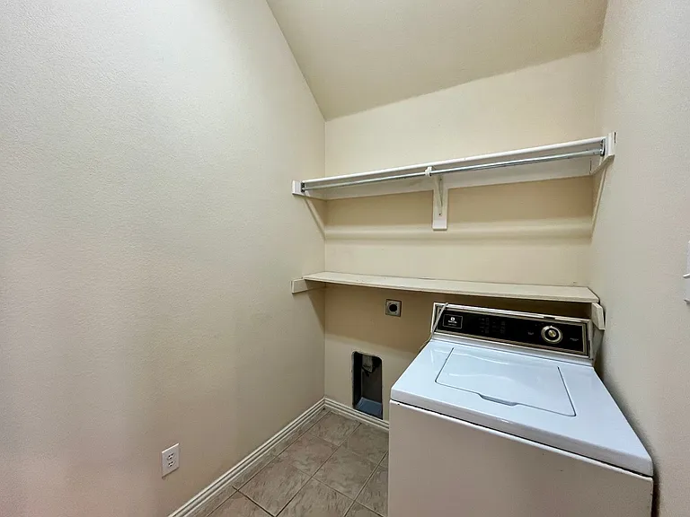 921 Raleigh Path Rd — Photo 14