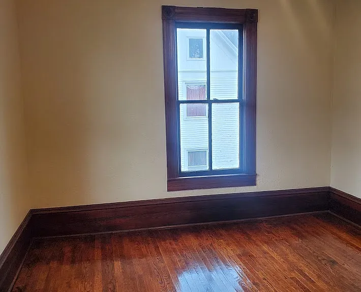406 E Unaka Ave #3 — Photo 2