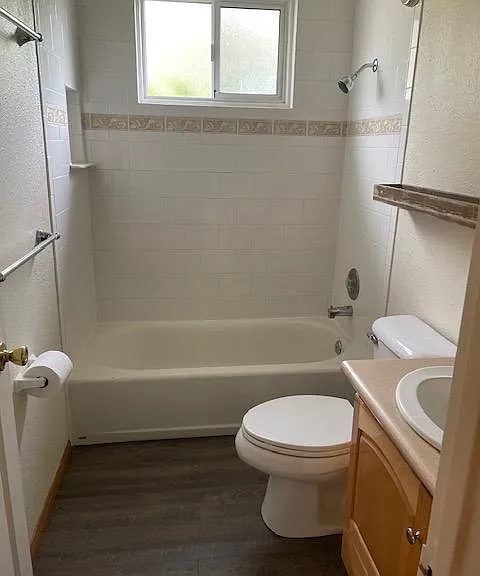 2917 E Barnwell St — Photo 2