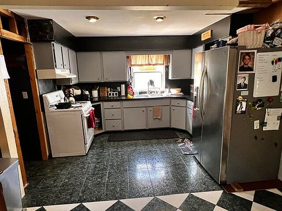 4th image of 6897 Louise Dr