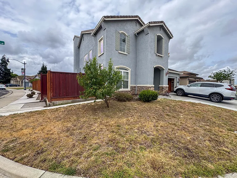 1806 Daniels St — Photo 2