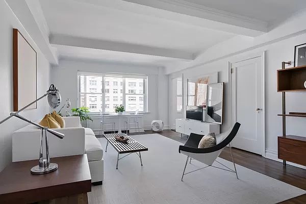 1st image of 400 E 52nd St APT 15B