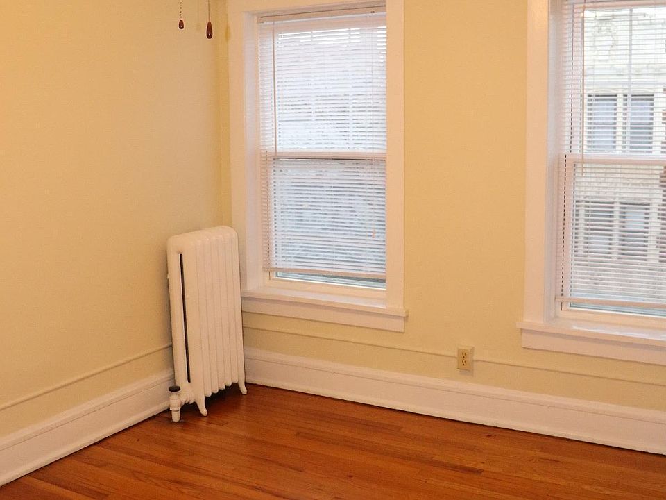 1st image of 4604 N Lincoln Ave #03