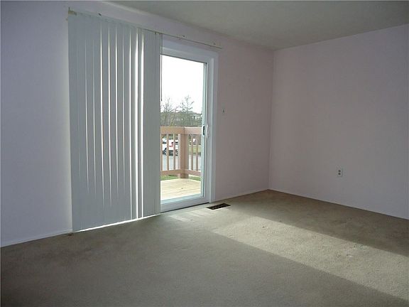 4th image of 7008 Lafayette Sq