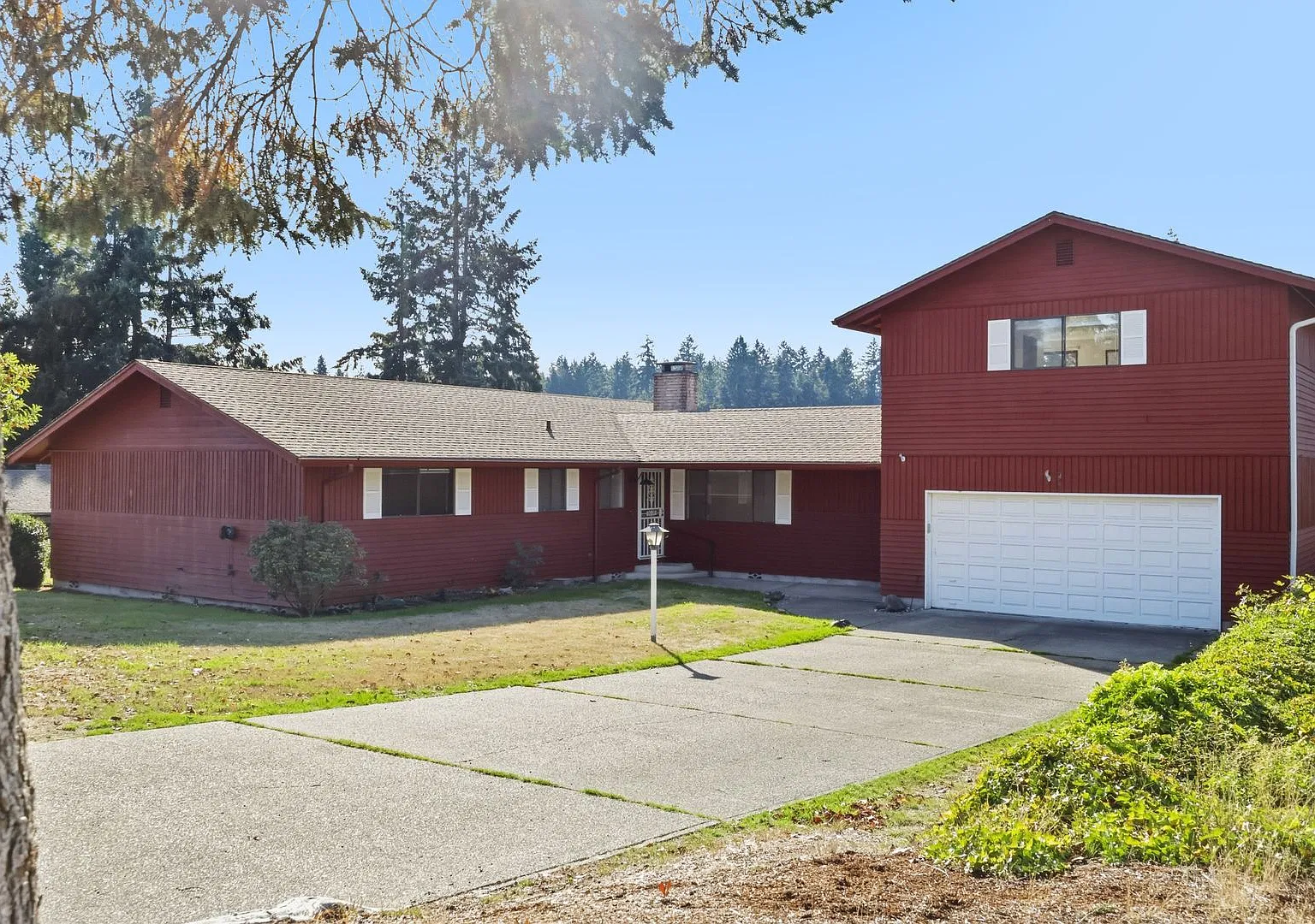Move In Ready Now! Peek A Boo View Of Pattison Lake - 3 Bedrooms Plus Huge Bonus Room - Bring You... — Photo 4