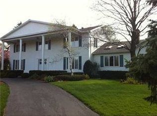 66 Meadowbrook Rd, Orchard Park, NY 14127