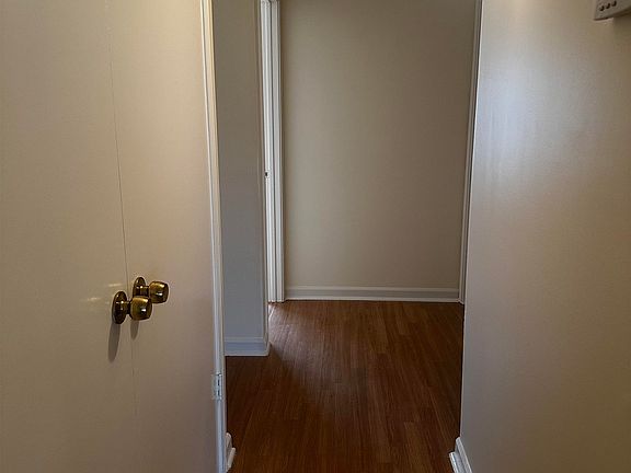 4th image of 4249 Holly Hill Ct