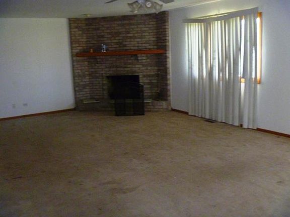 3rd image of 19020 Laramie Ln