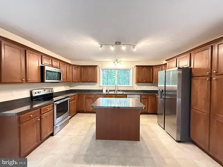 1234 Lakeview Dr — Photo 11