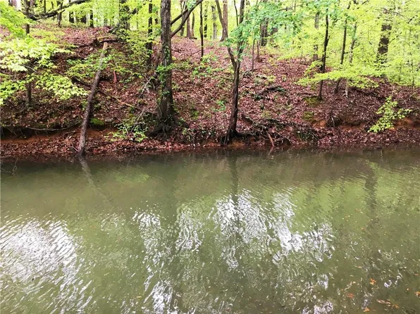 415 Meadows Ln, Townville, SC 29689