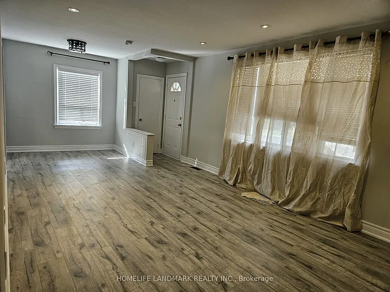 21 Highland Park Blvd — Photo 2