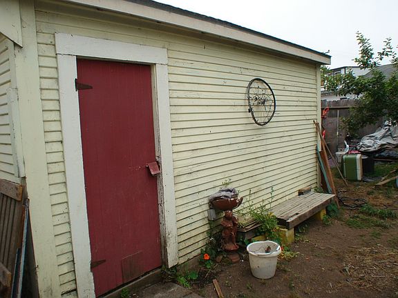 Detached Garage/Shop