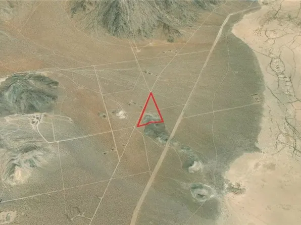 31450 Squaw Bush Rd, Lucerne Valley, CA 92356