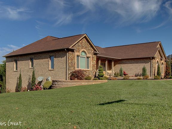 2nd image of 15 Stoneledge Dr