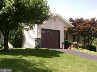 1610 Valley Vista Dr, York, PA 17406