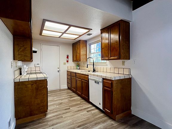 5th image of 3424 Santos Ct